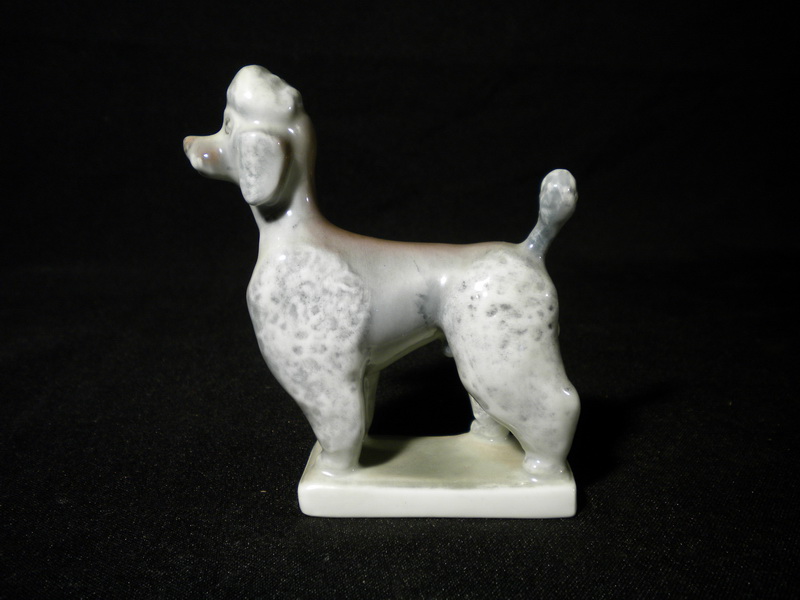 Zsolnay kutya figura Uszkár